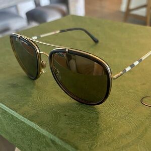 Stylish Gold and Black Sunglasses burberry